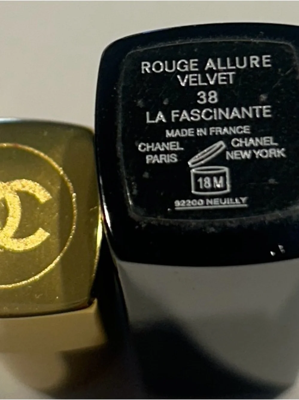 CHANEL Rouge Allure Velvet 38 La Fascinante Discontinued Rare Lipstick